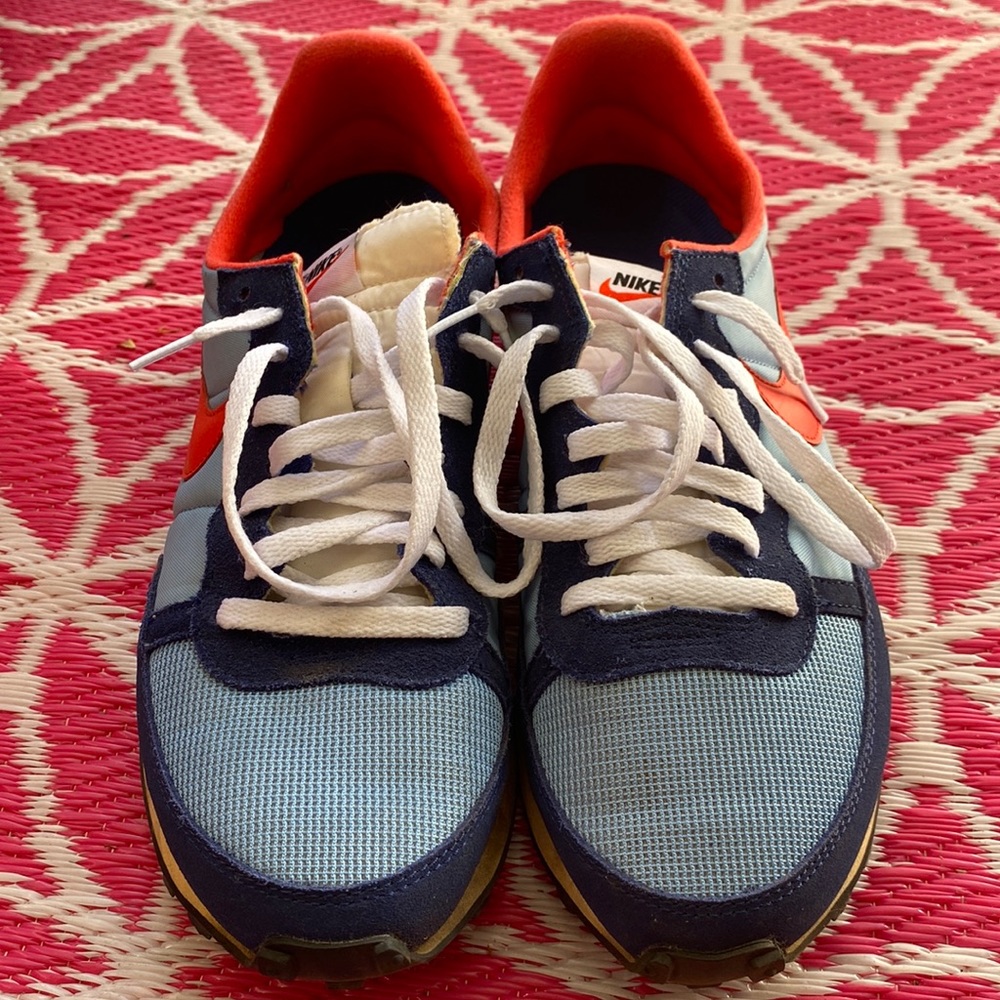 Mens Nike Challenger size 11.5 barely worn